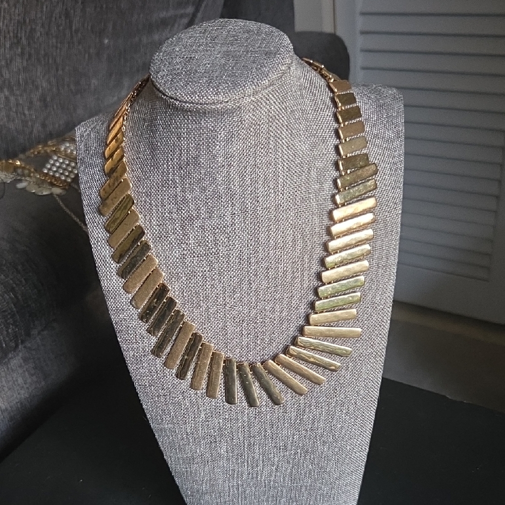 Elegant Gold Necklace